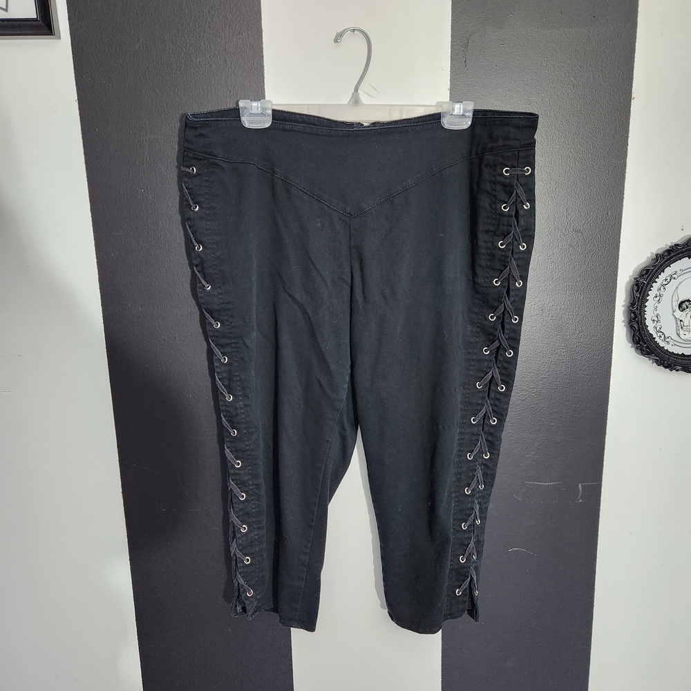 VENUS Black Lace-Up Cropped Jeans